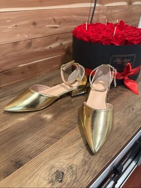 Gold Pointed Ankle-Strap Flat - Women's Dress Shoe (size 6.5)